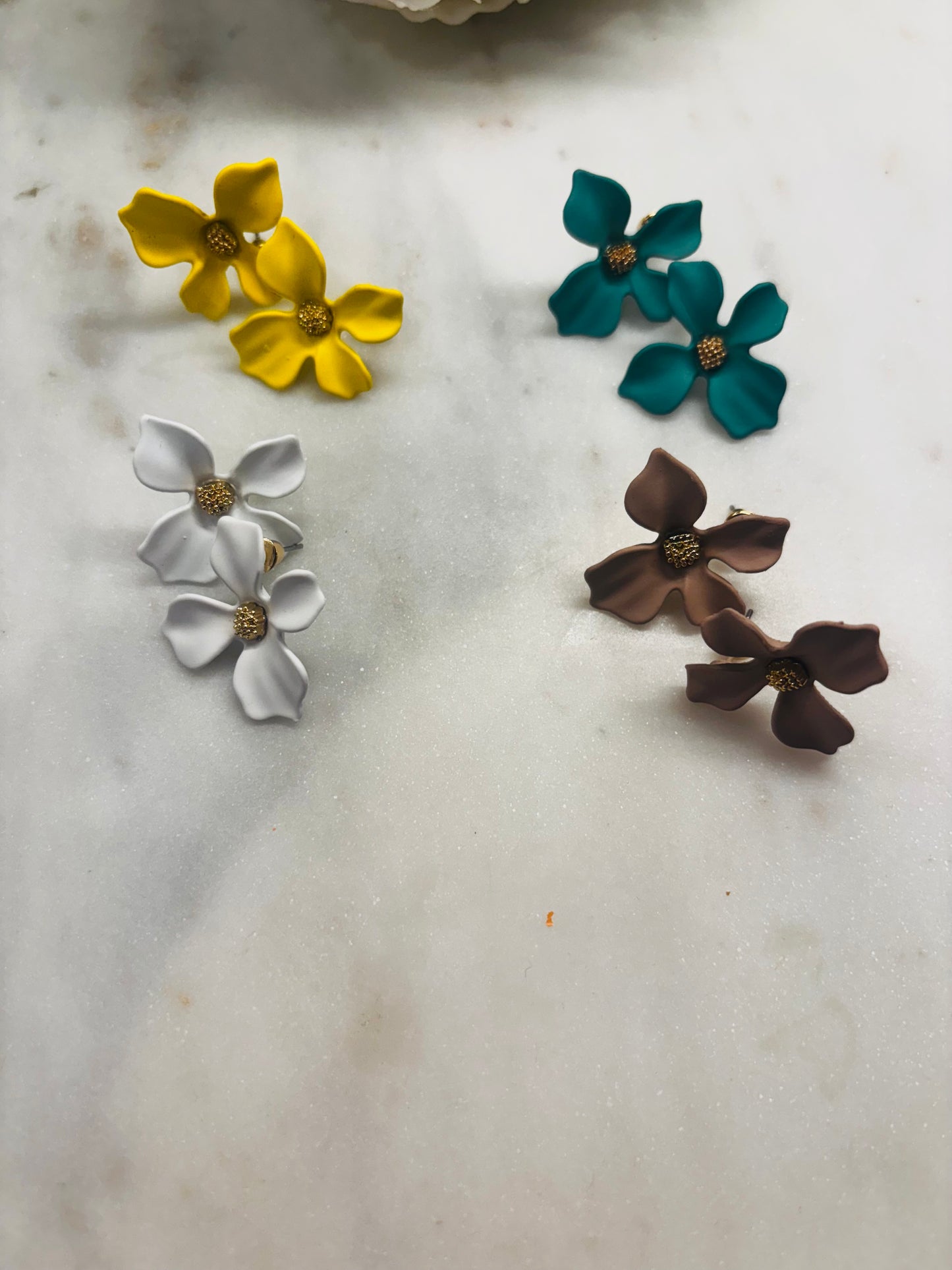 Petal Love Earrings - White