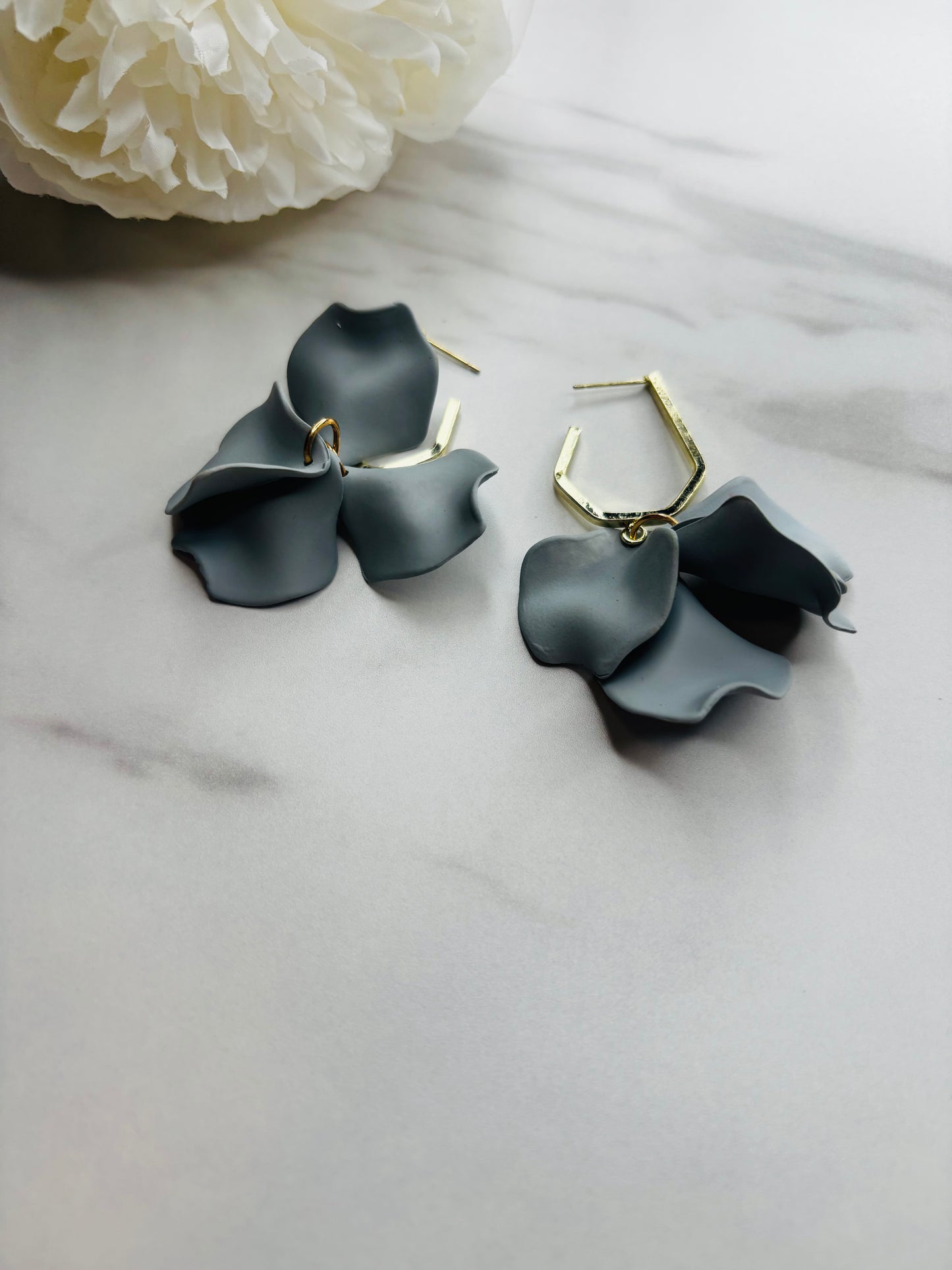 Mini Falling For You Earrings Gray