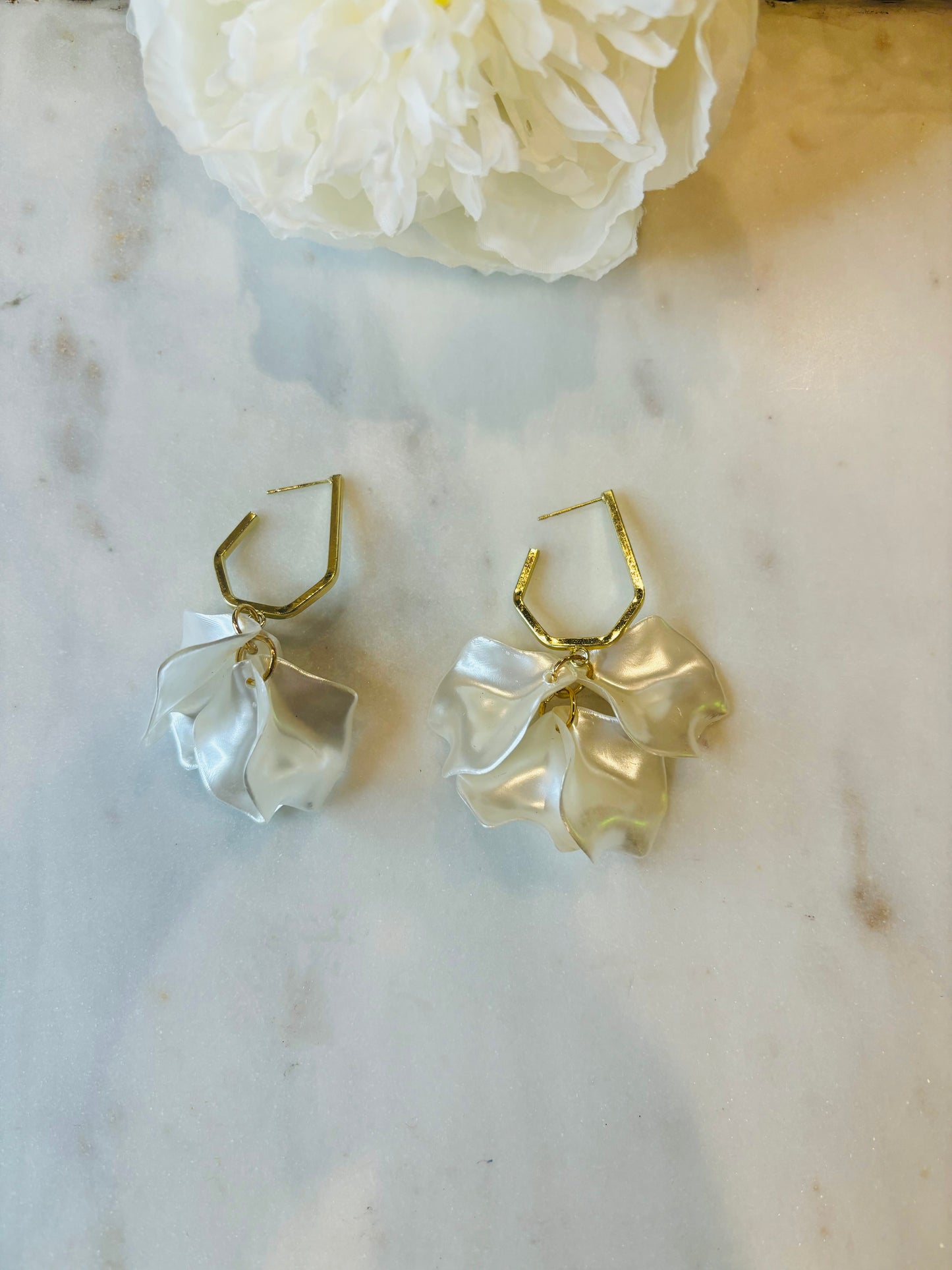 Mini Falling For You Earrings Pearl White