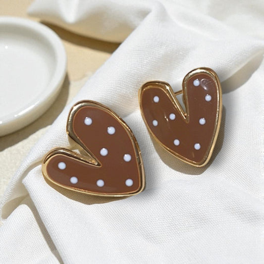 V Heart Earrings - Brown