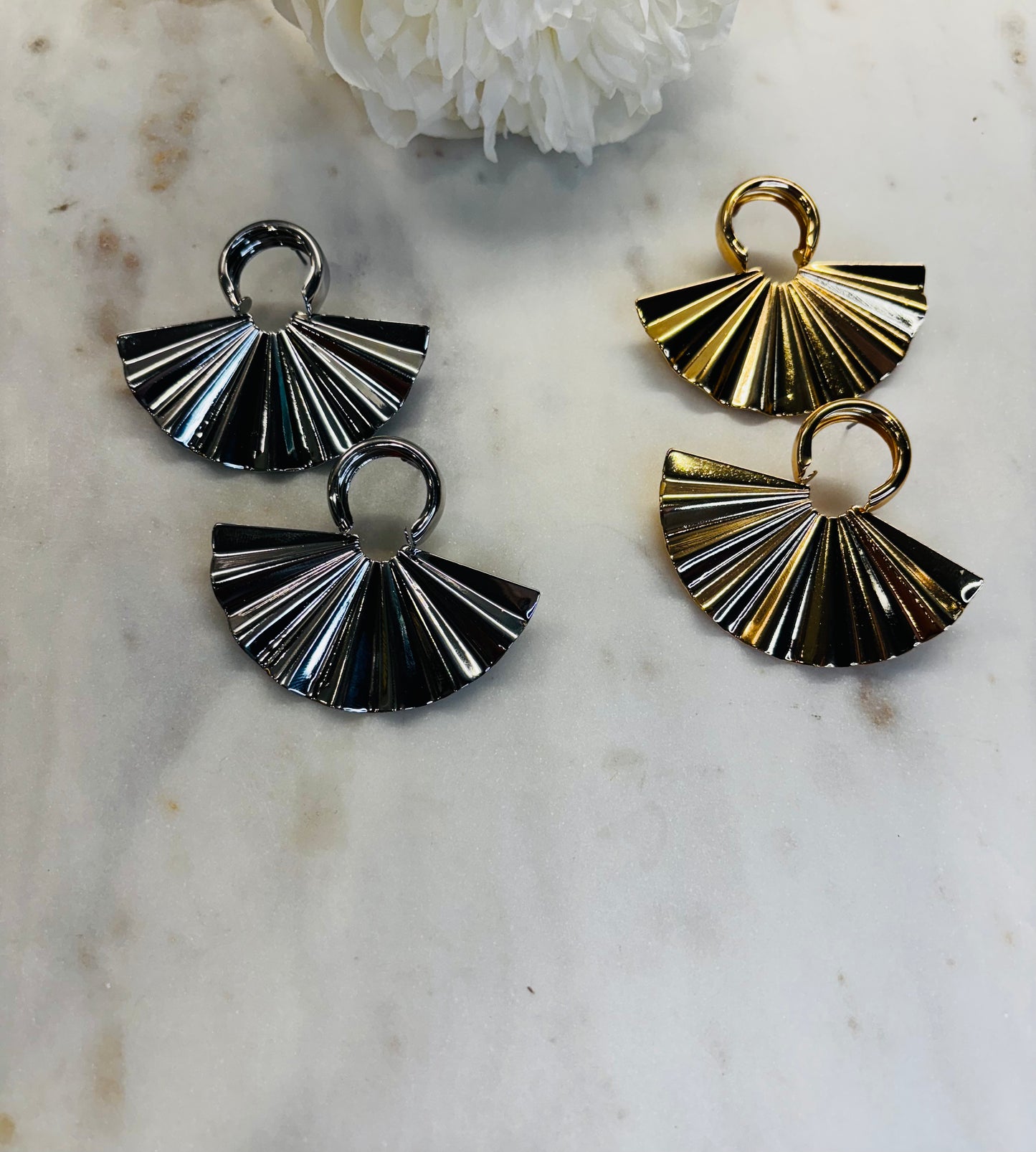 I'm Calm Earrings - Gold